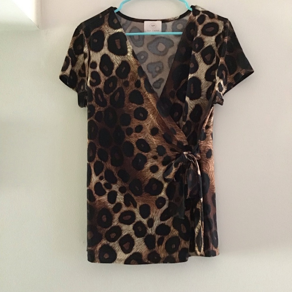 727 Trend women’s top. Size Large
